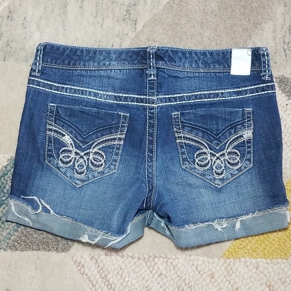 Maurices Cuffed Jean Shorts 5/6 - Picture 2 of 3